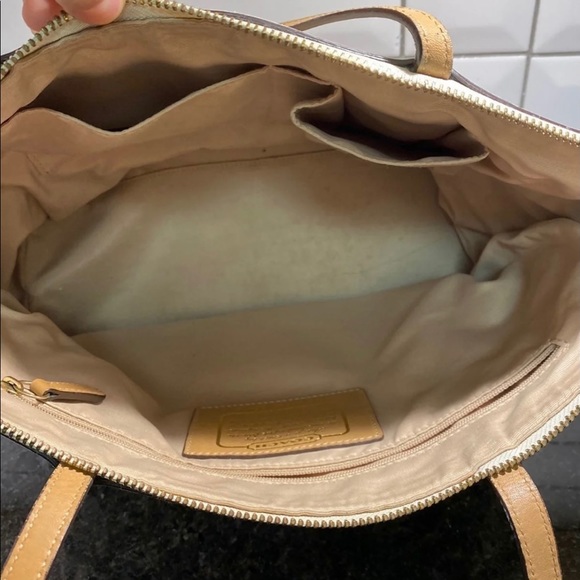 Coach shoulder purse - Picture 2 of 6